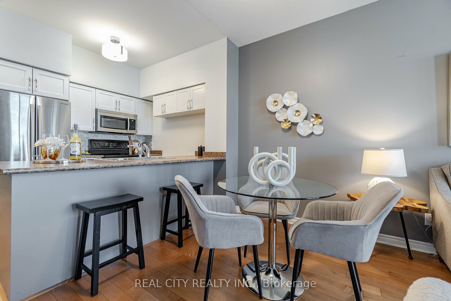 388 Prince Of Wales Drive, #903