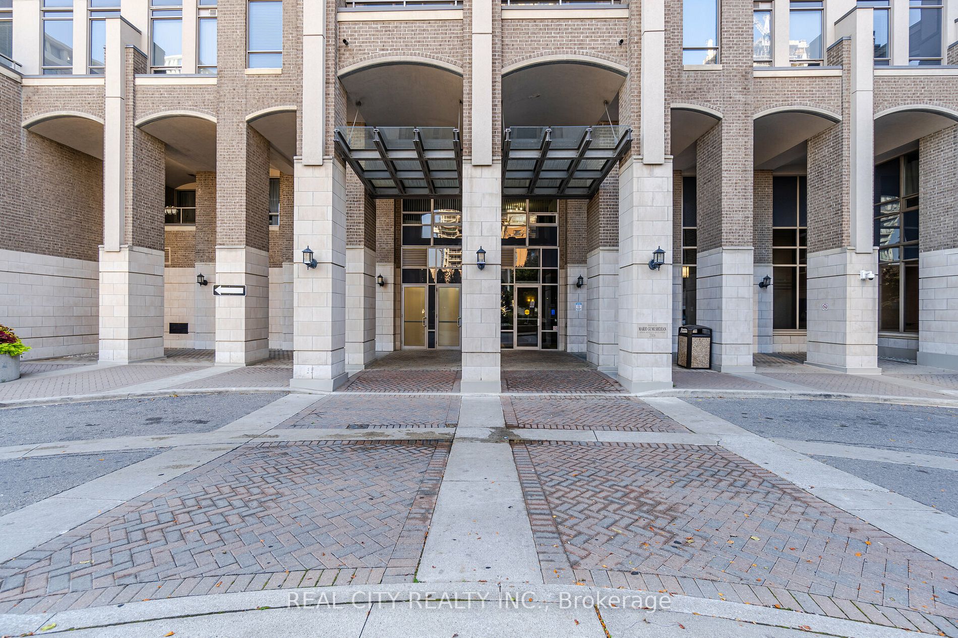 388 Prince Of Wales Drive, #903