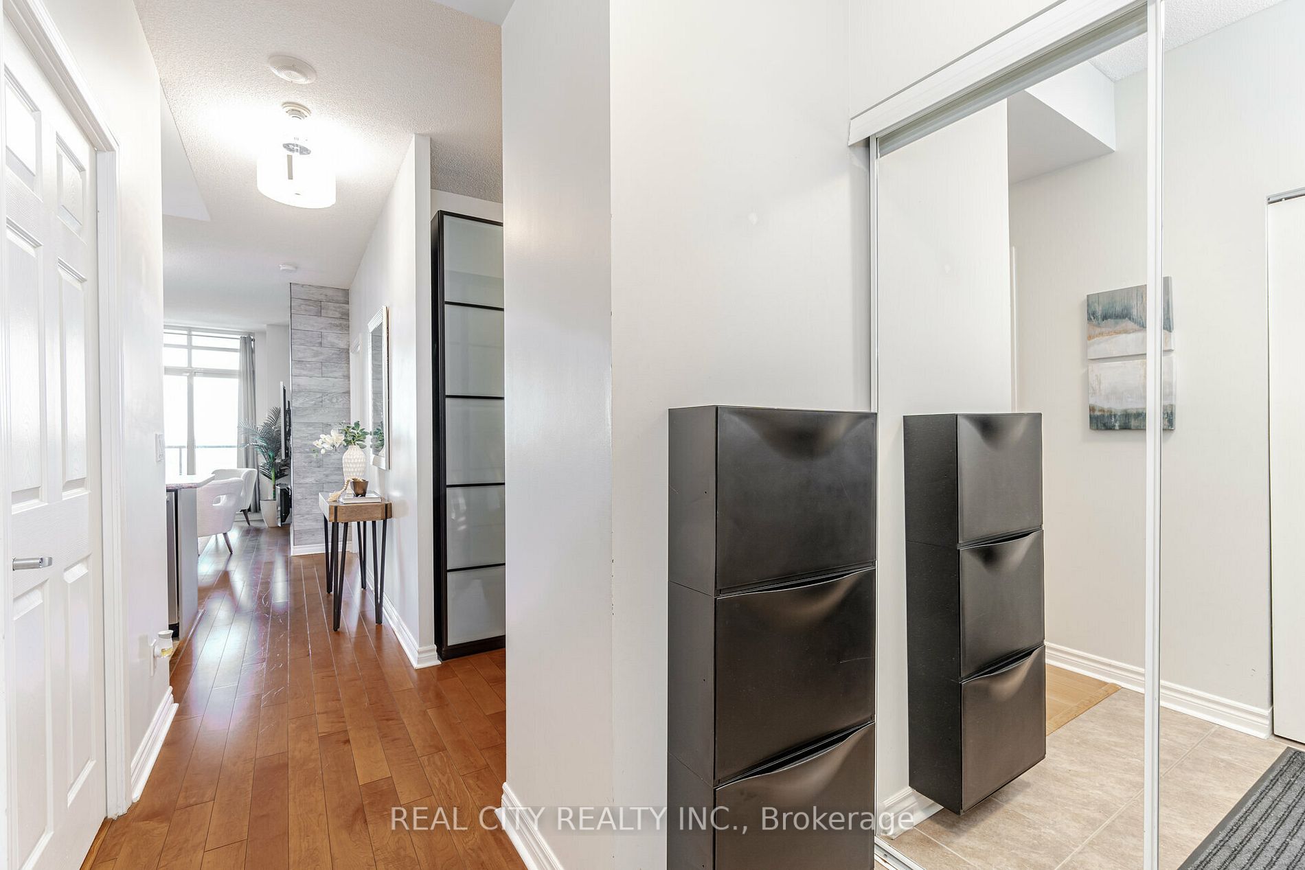 388 Prince Of Wales Drive, #903