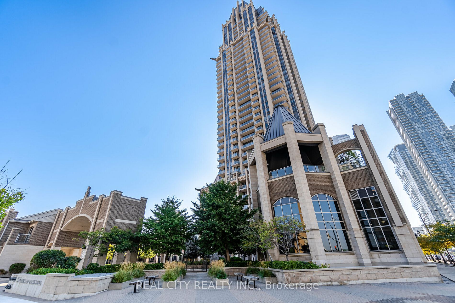 388 Prince Of Wales Drive, #903