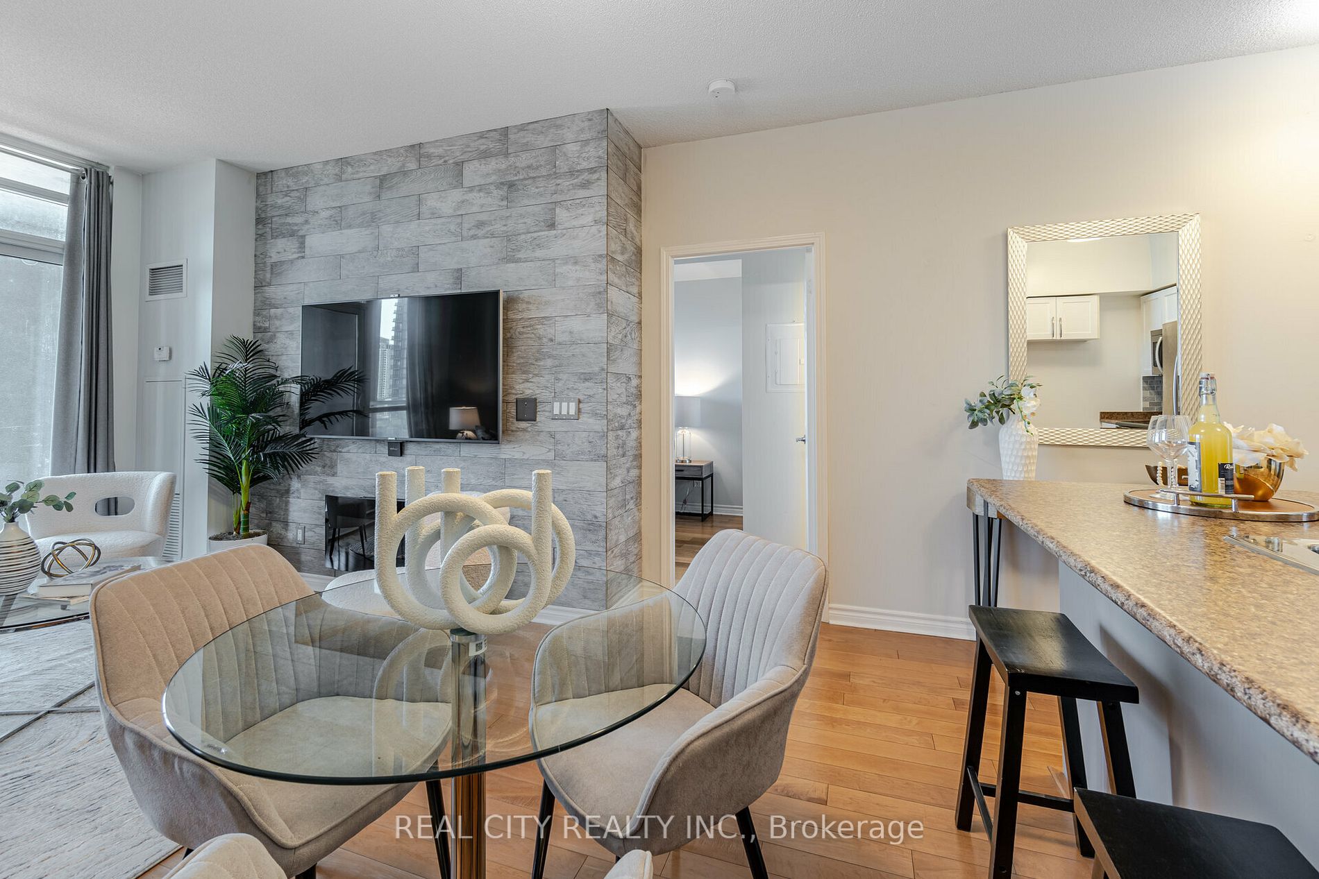 388 Prince Of Wales Drive, #903