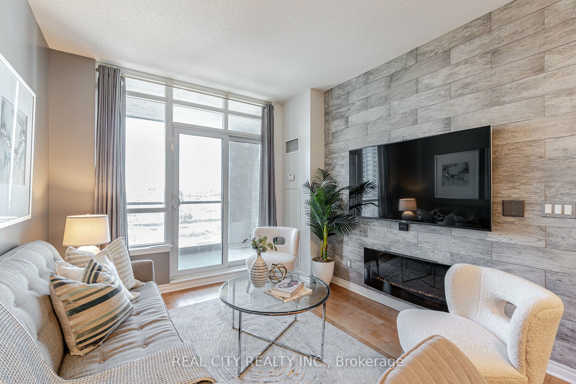388 Prince Of Wales Drive, #903