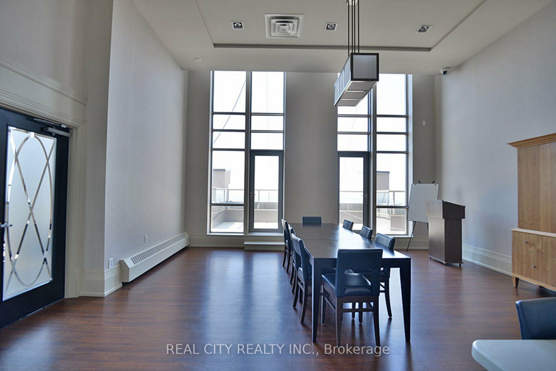 388 Prince Of Wales Drive, #903