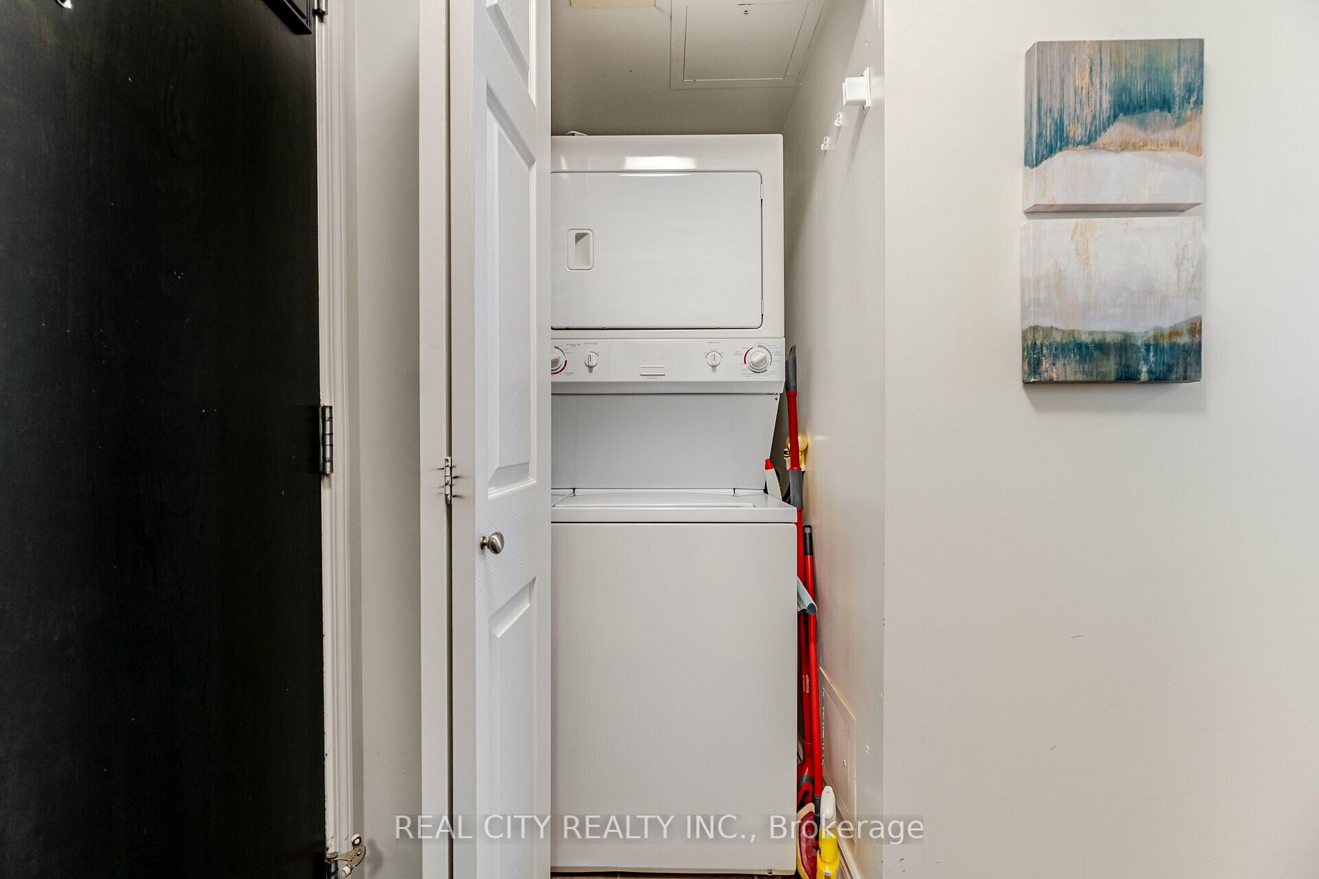388 Prince Of Wales Drive, #903