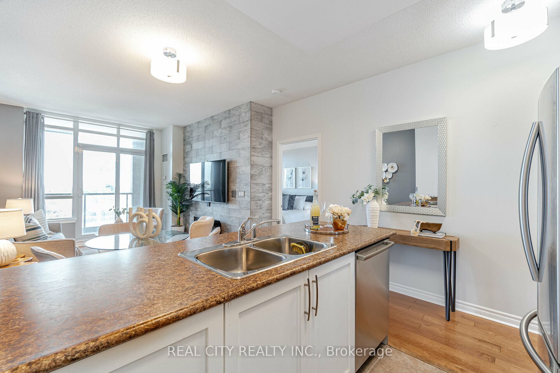388 Prince Of Wales Drive, #903