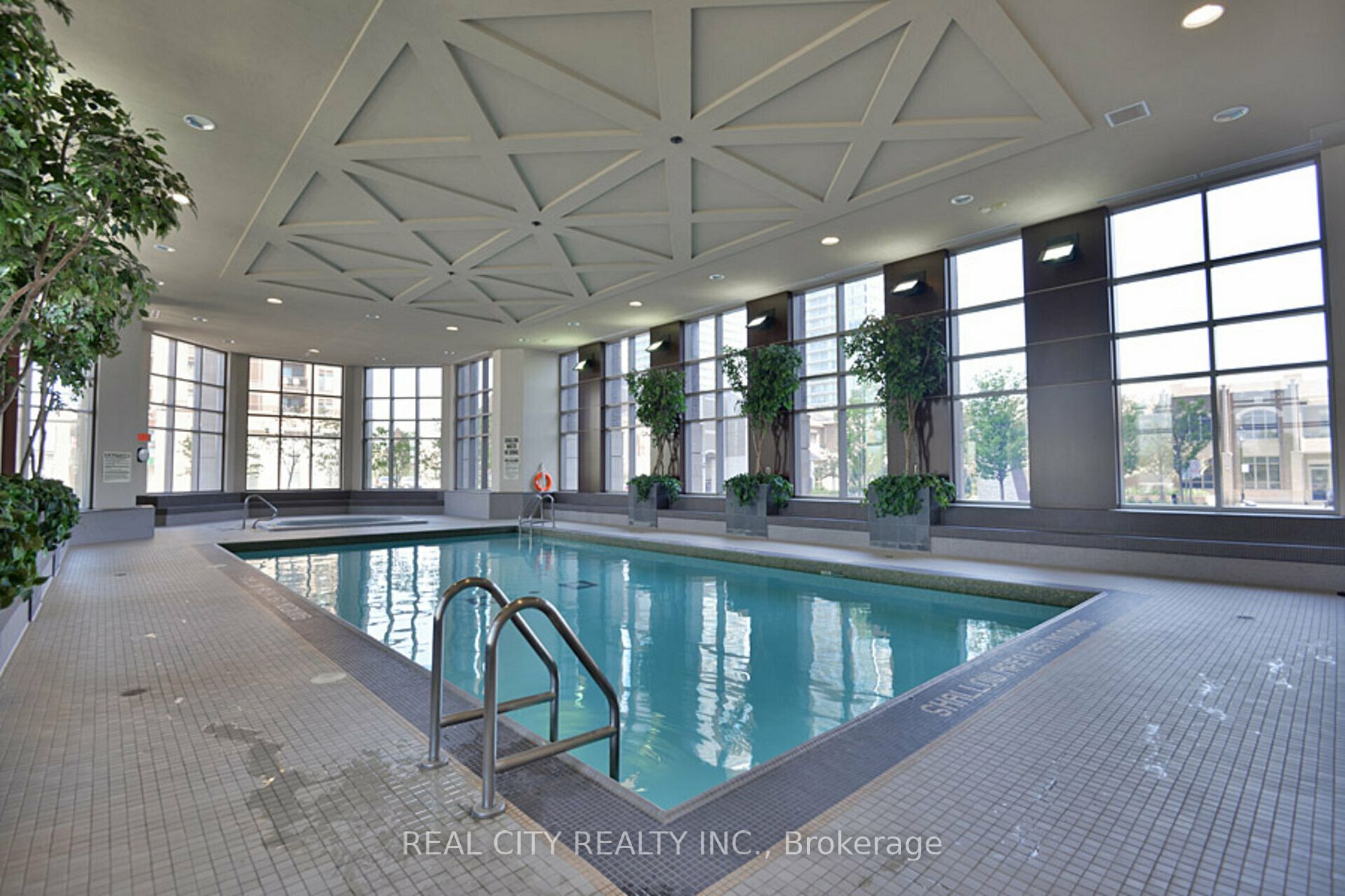388 Prince Of Wales Drive, #903