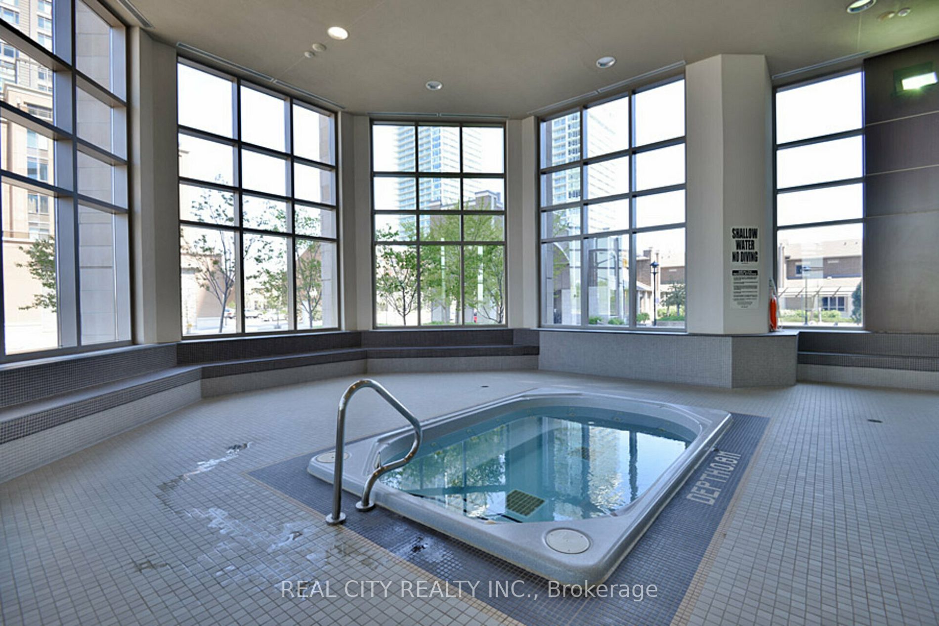 388 Prince Of Wales Drive, #903