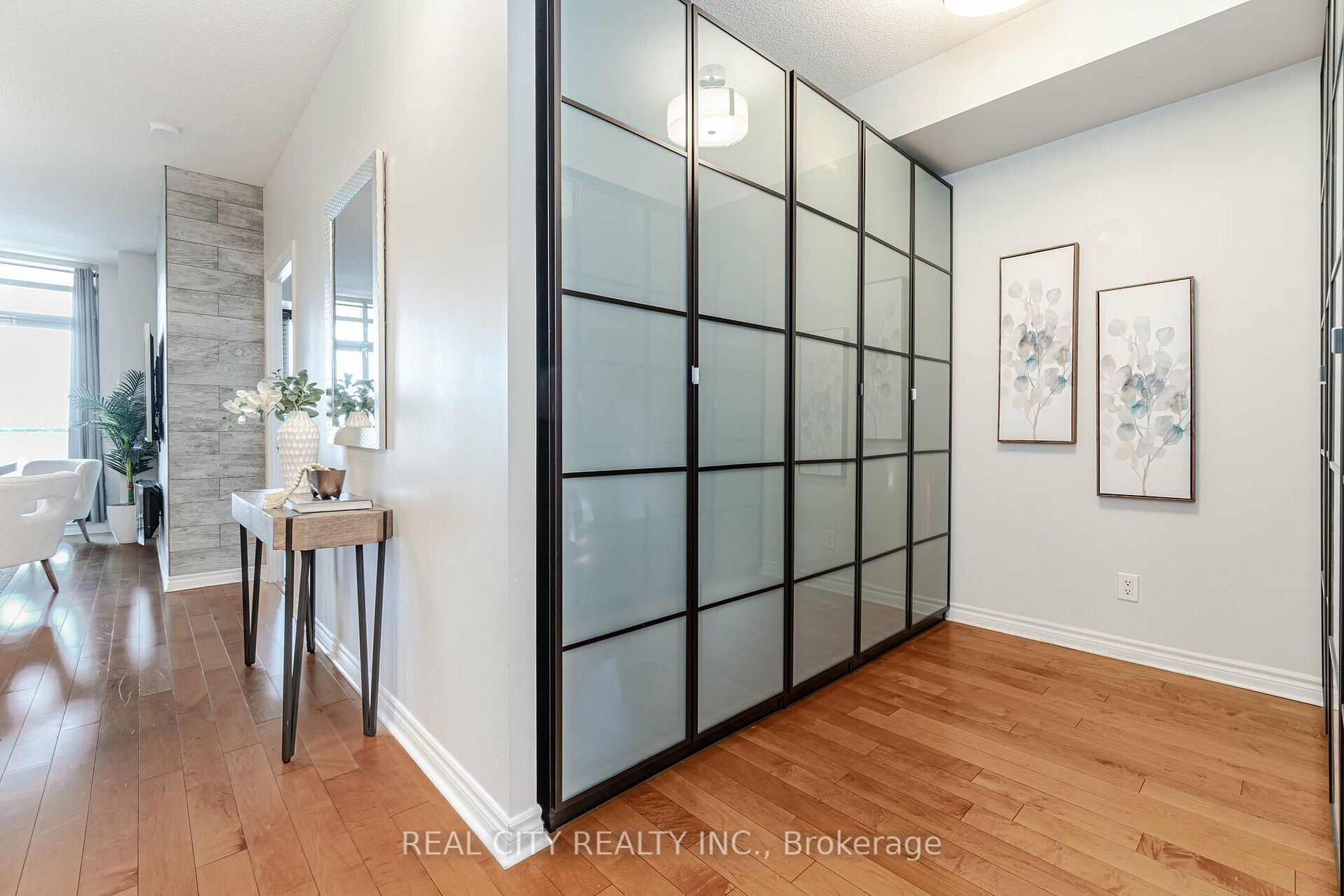 388 Prince Of Wales Drive, #903