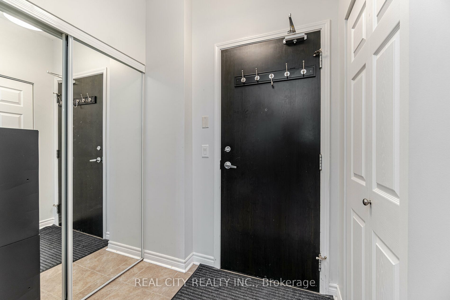 388 Prince Of Wales Drive, #903
