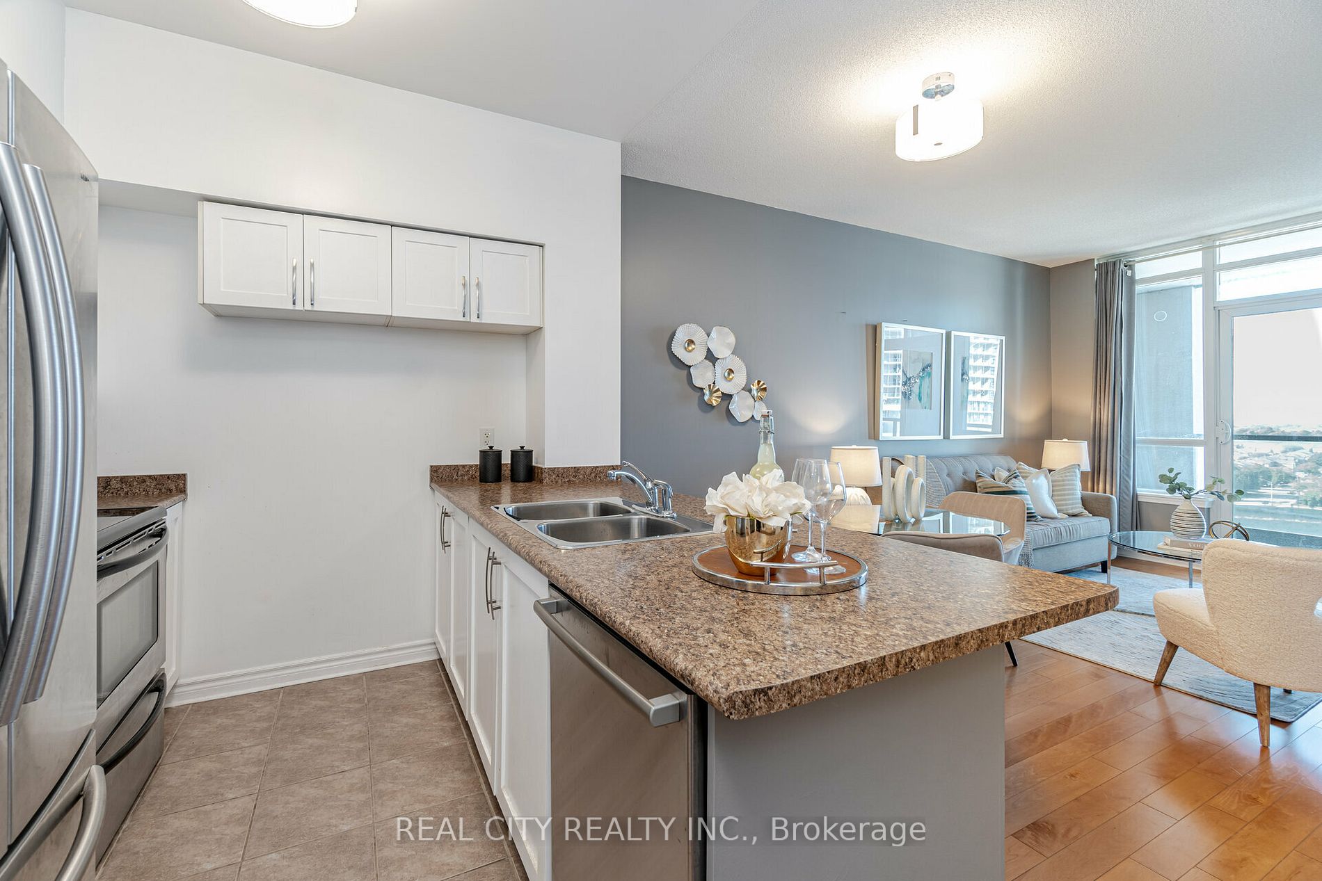 388 Prince Of Wales Drive, #903