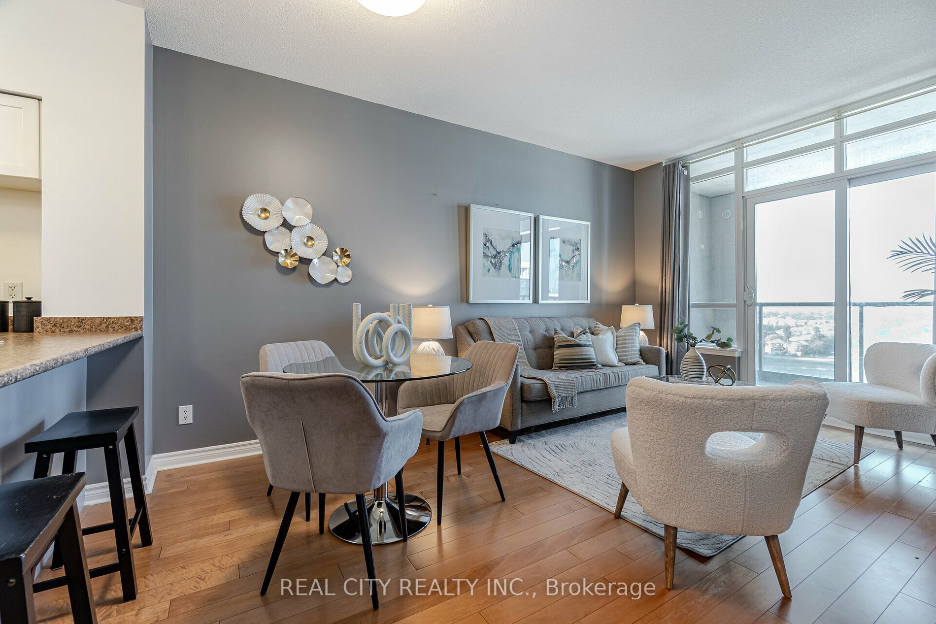 388 Prince Of Wales Drive, #903
