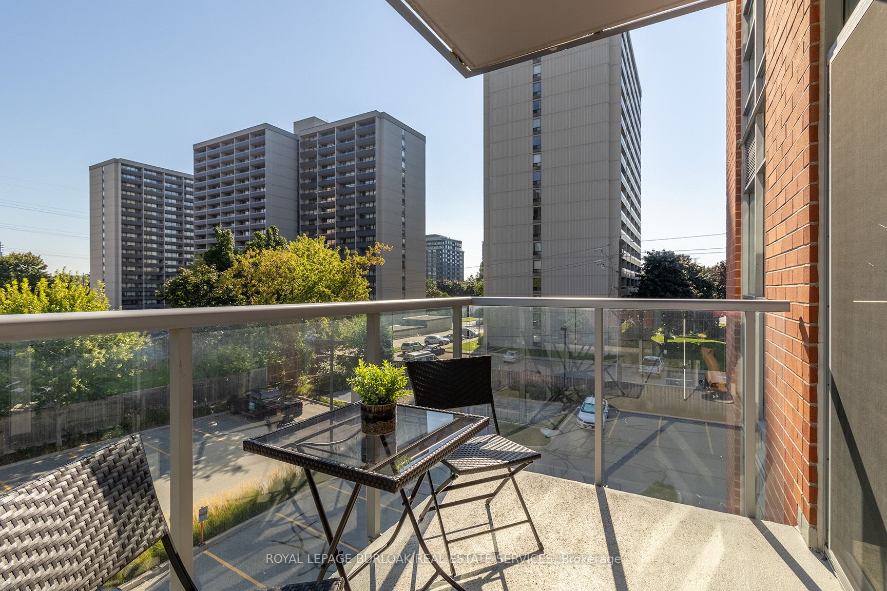 551 Maple Ave, #315