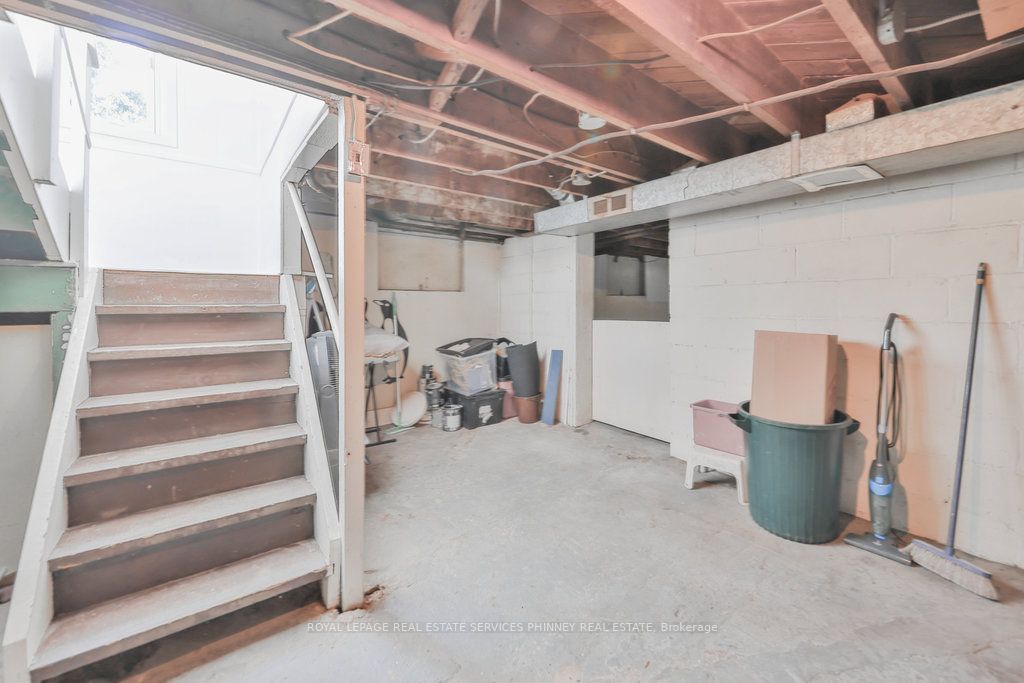 1054 Fergus Ave