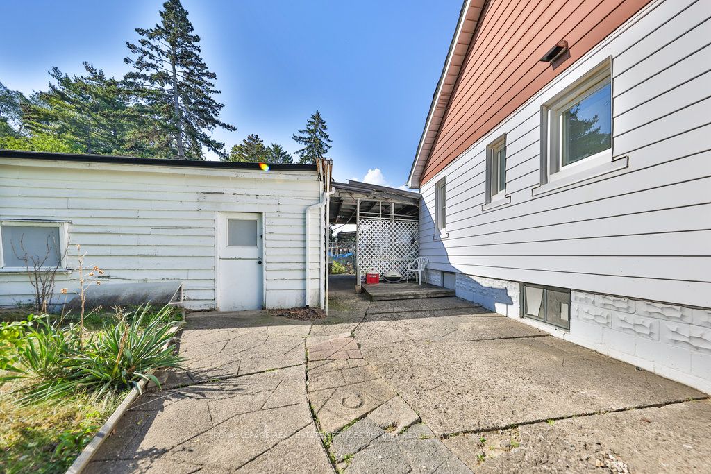 1054 Fergus Ave