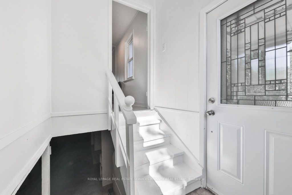 1054 Fergus Ave