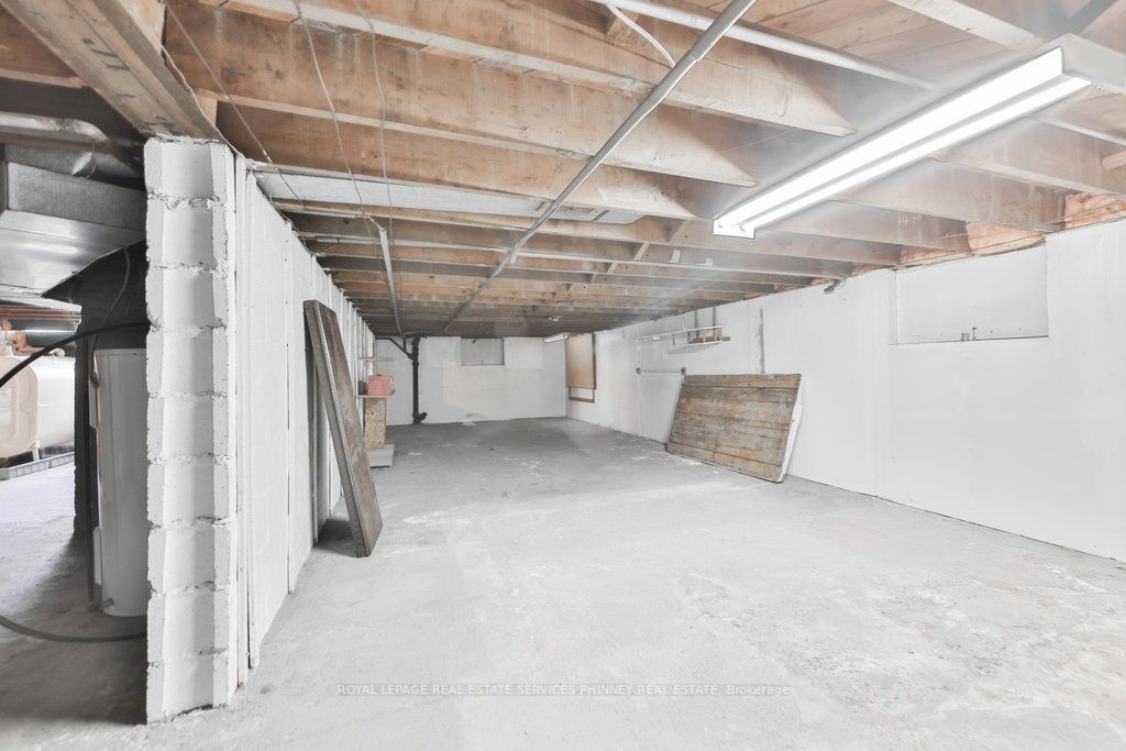 1054 Fergus Ave