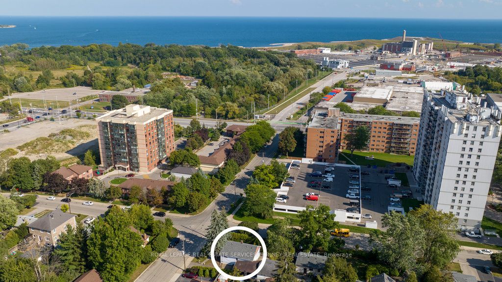 1054 Fergus Ave