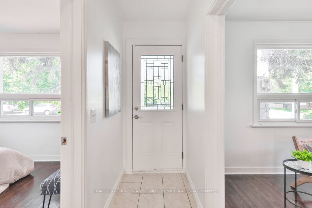 1054 Fergus Ave