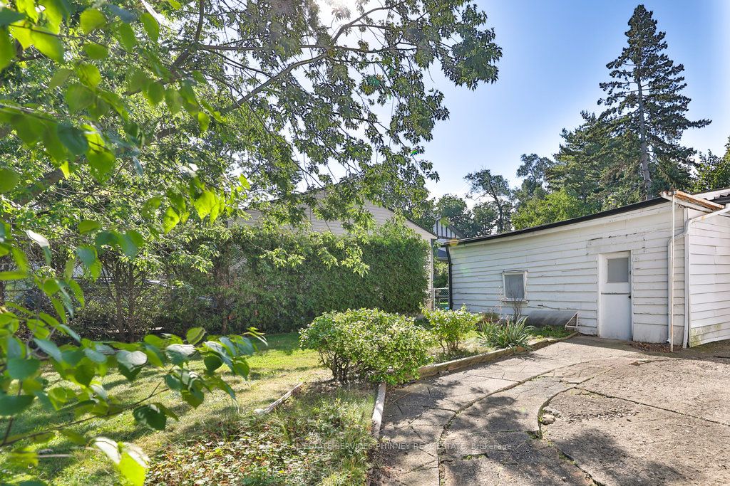 1054 Fergus Ave