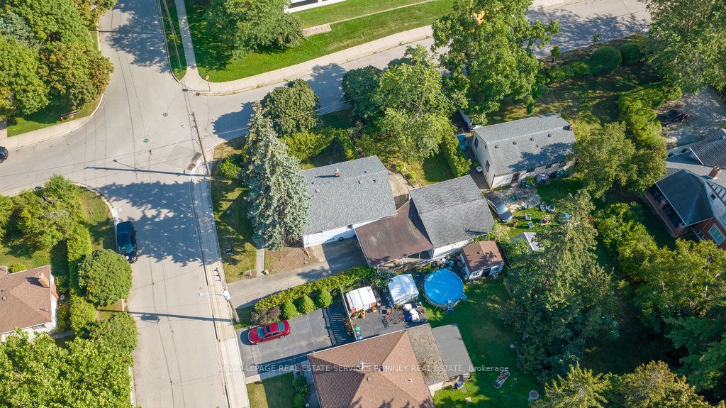 1054 Fergus Ave