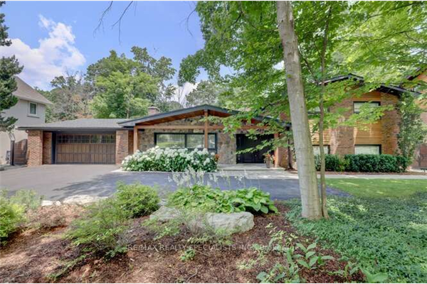 2403 Robin Dr, Mississauga