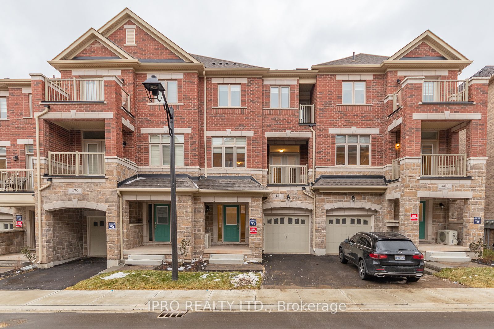 481 Manhattan Common