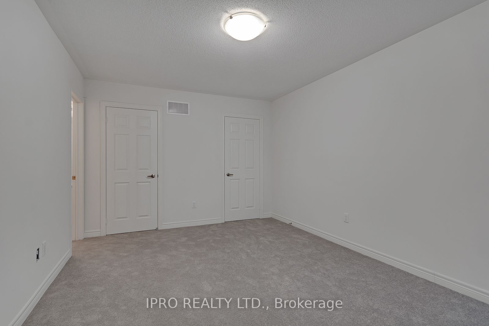 481 Manhattan Common