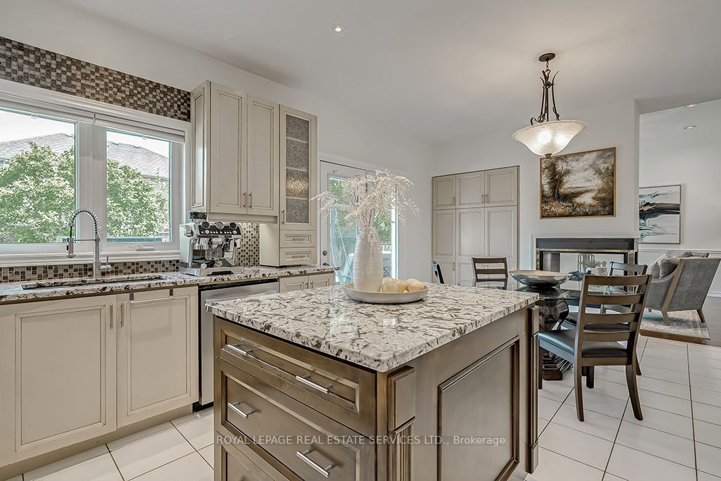 2299 Hilltop Lane