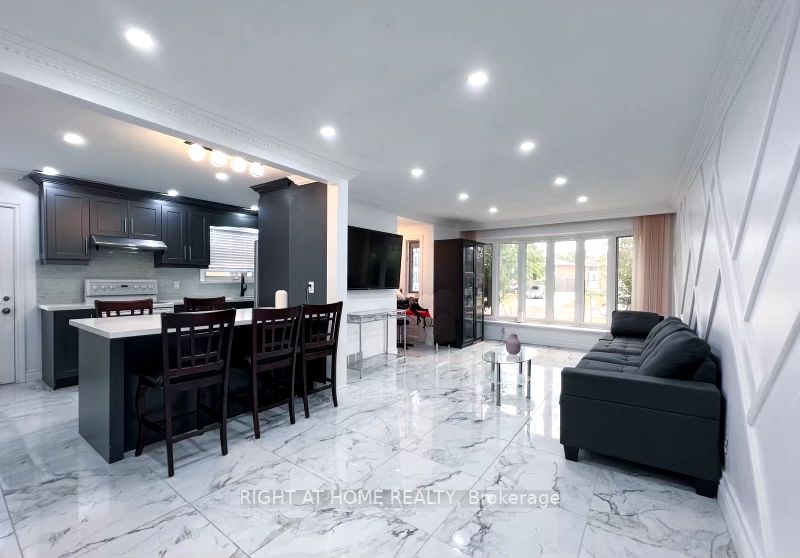 2389 Padstow Cres S