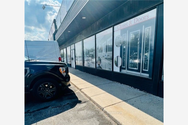 1911 Dundas St E, Mississauga