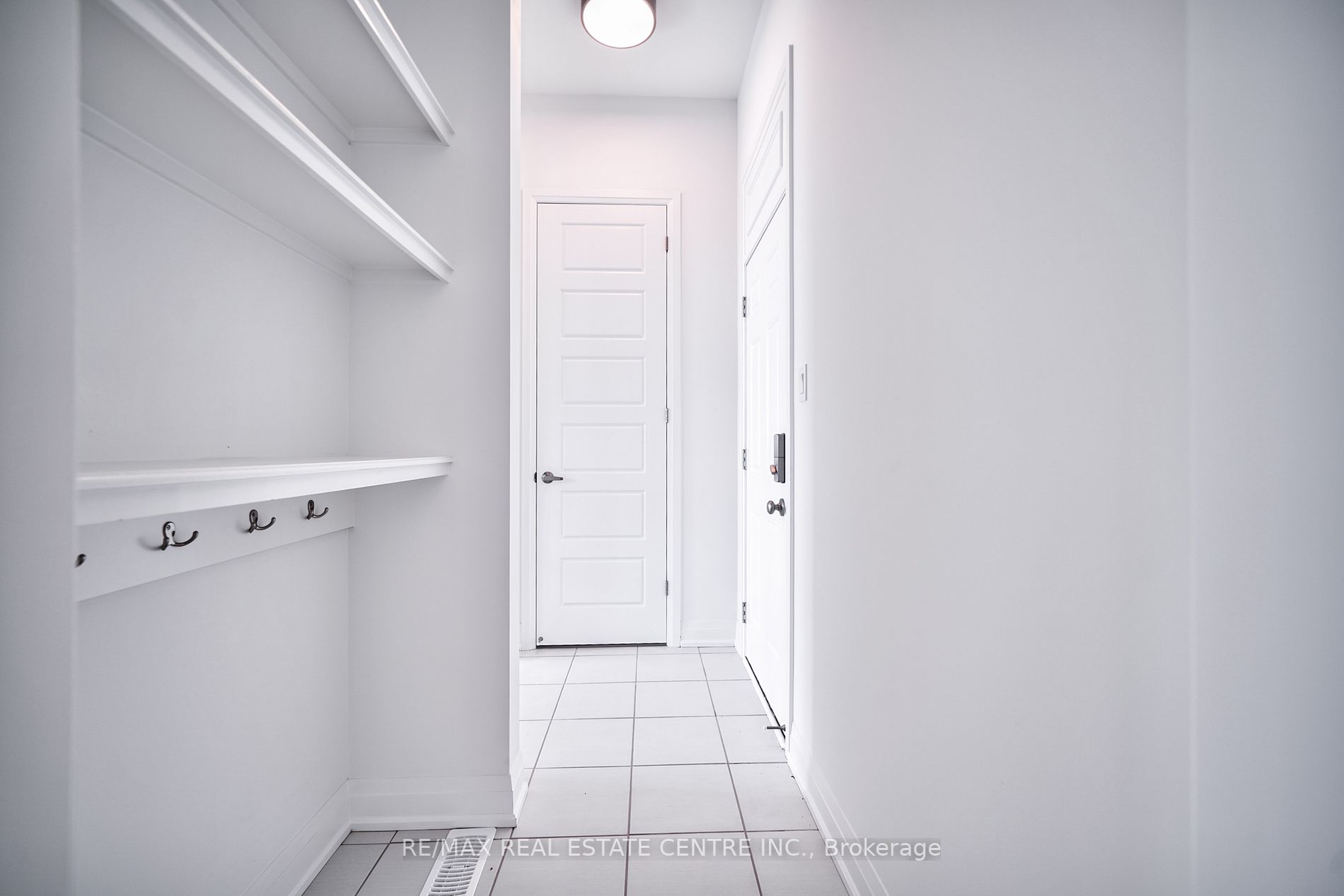 1292 Aymond Cres