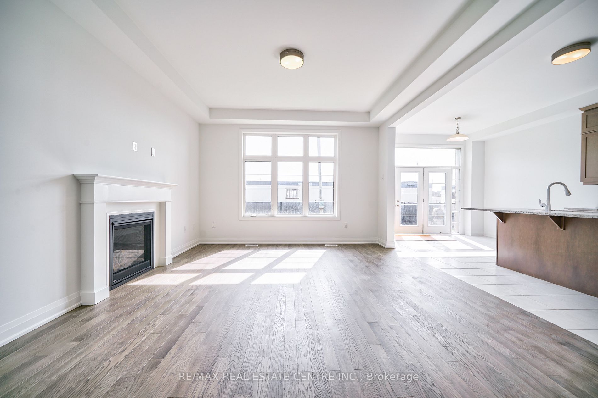1292 Aymond Cres