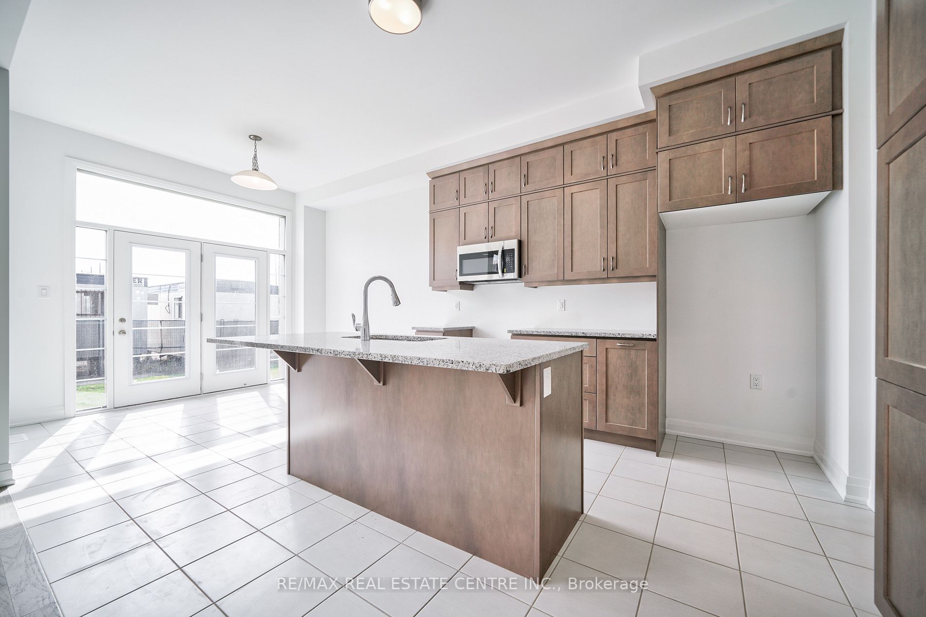 1292 Aymond Cres