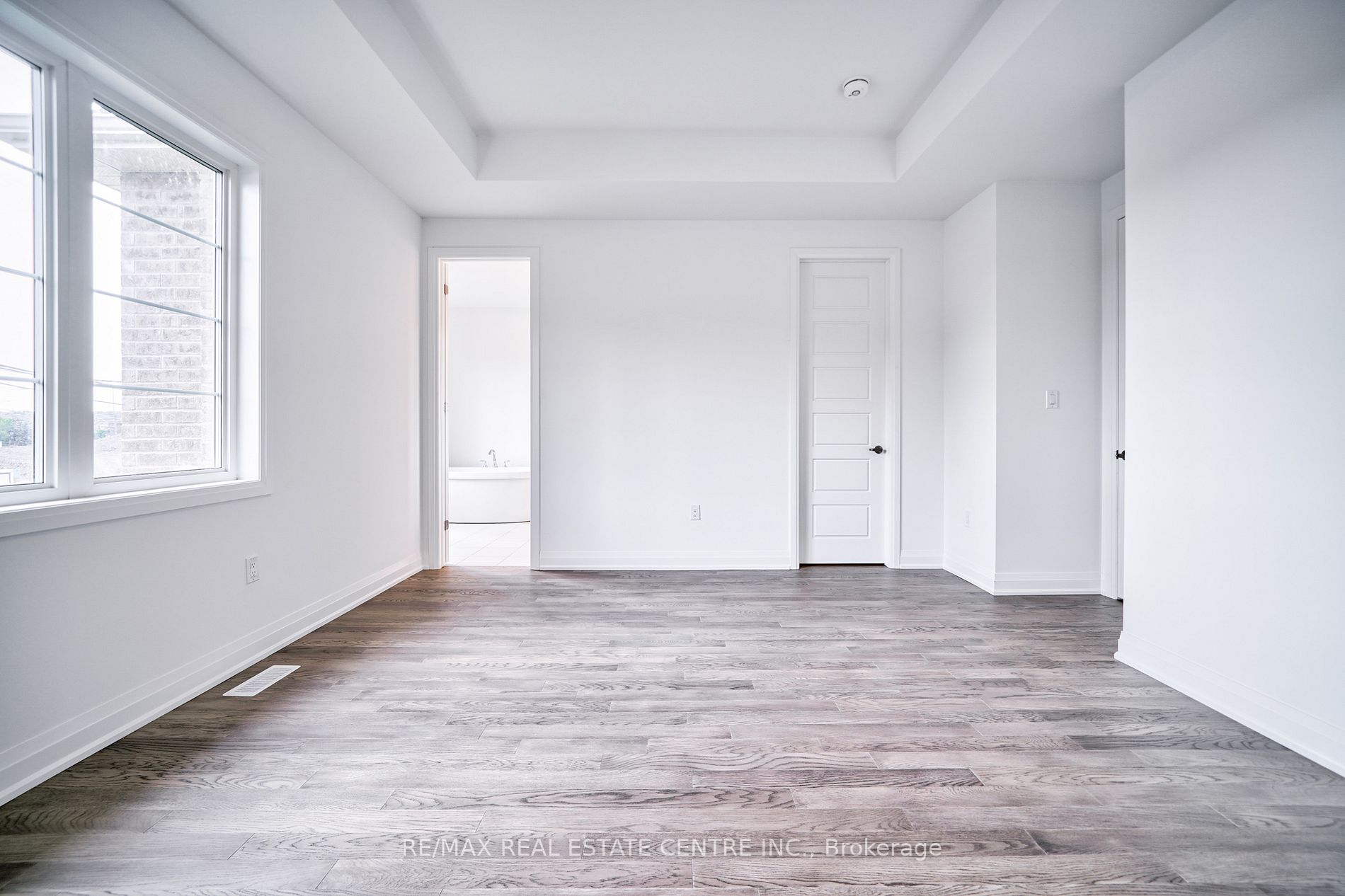 1292 Aymond Cres