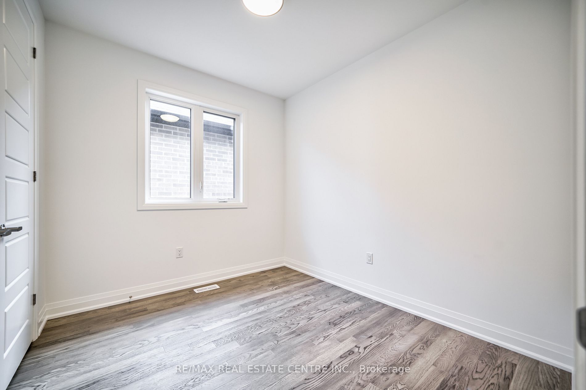 1292 Aymond Cres