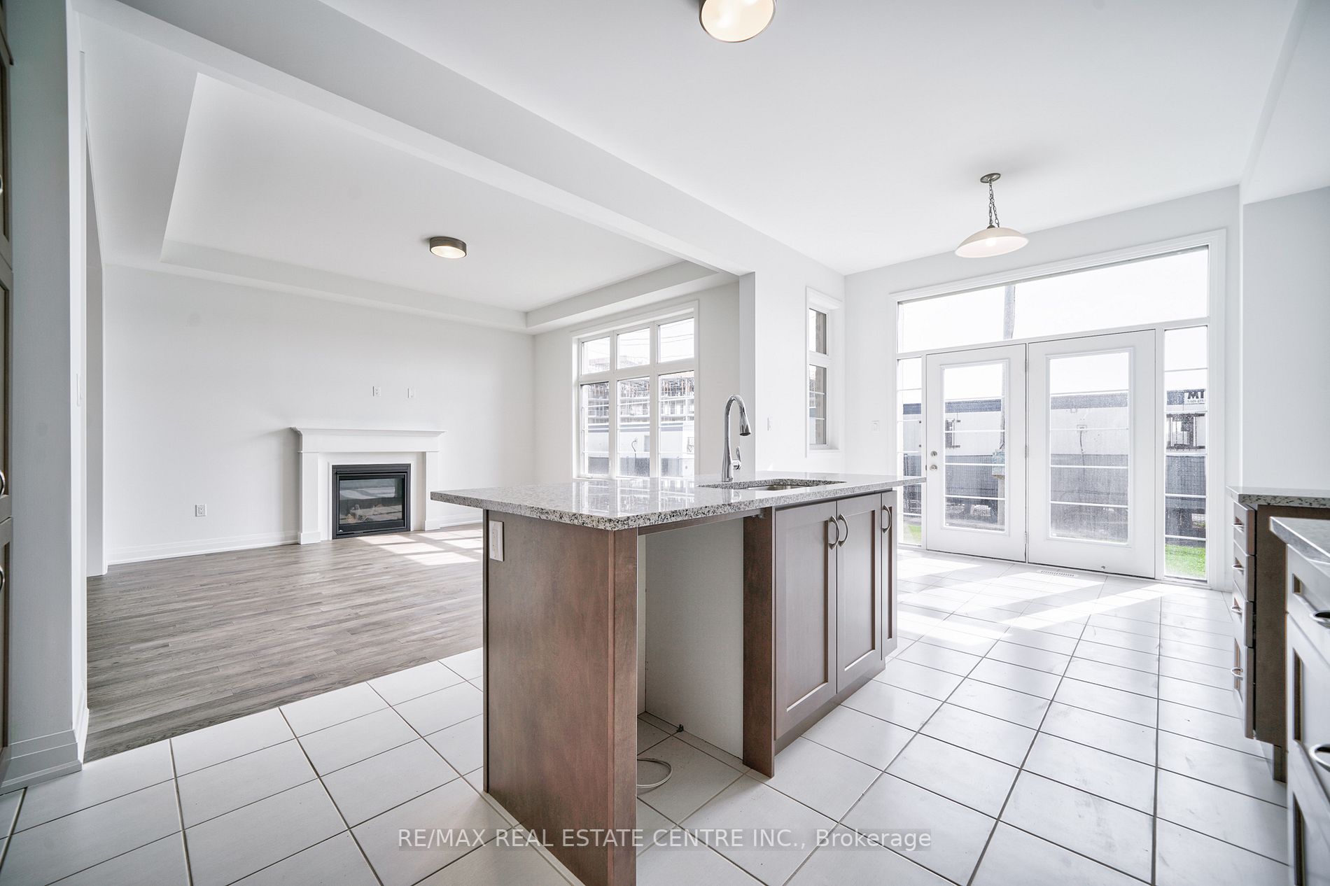 1292 Aymond Cres