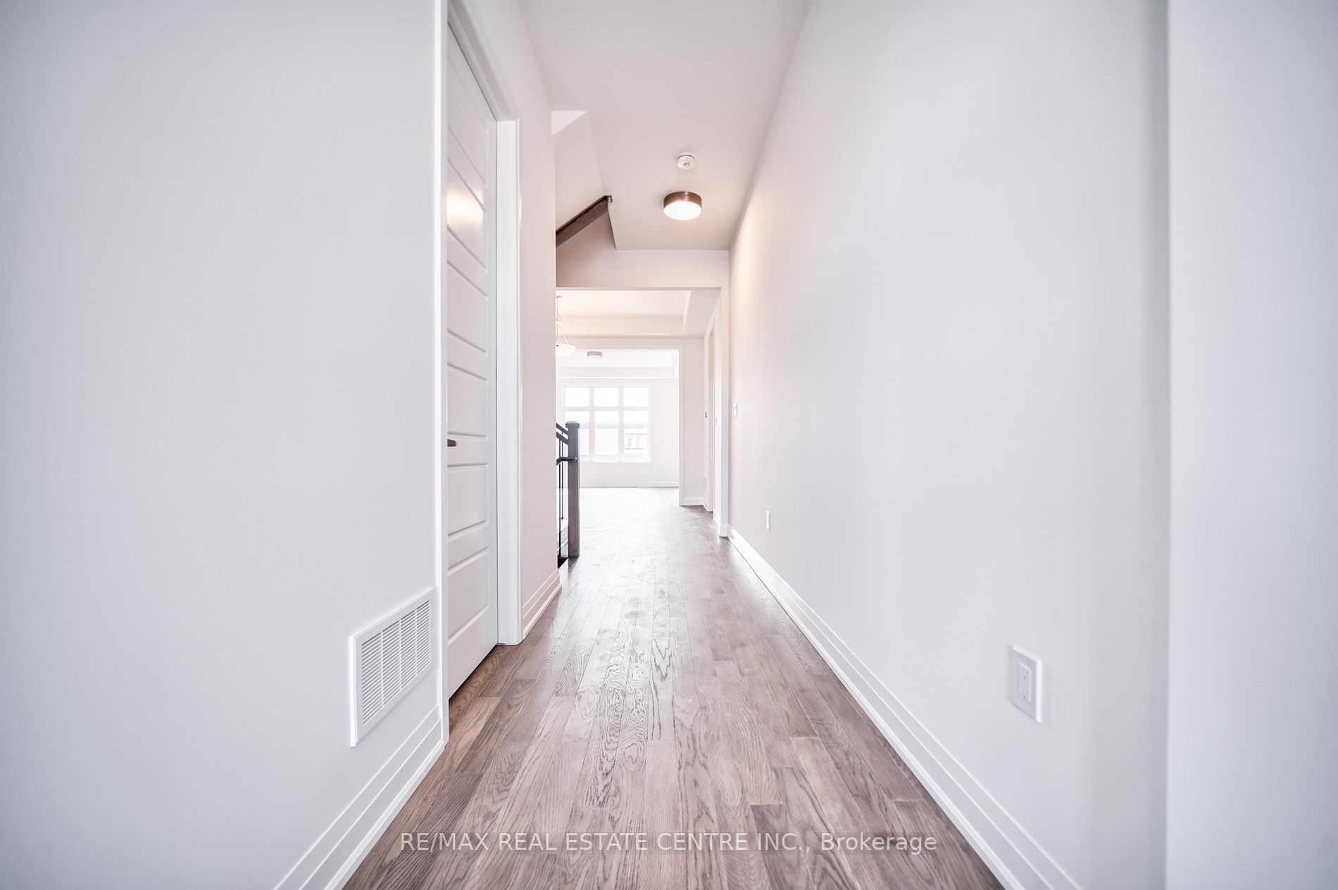 1292 Aymond Cres