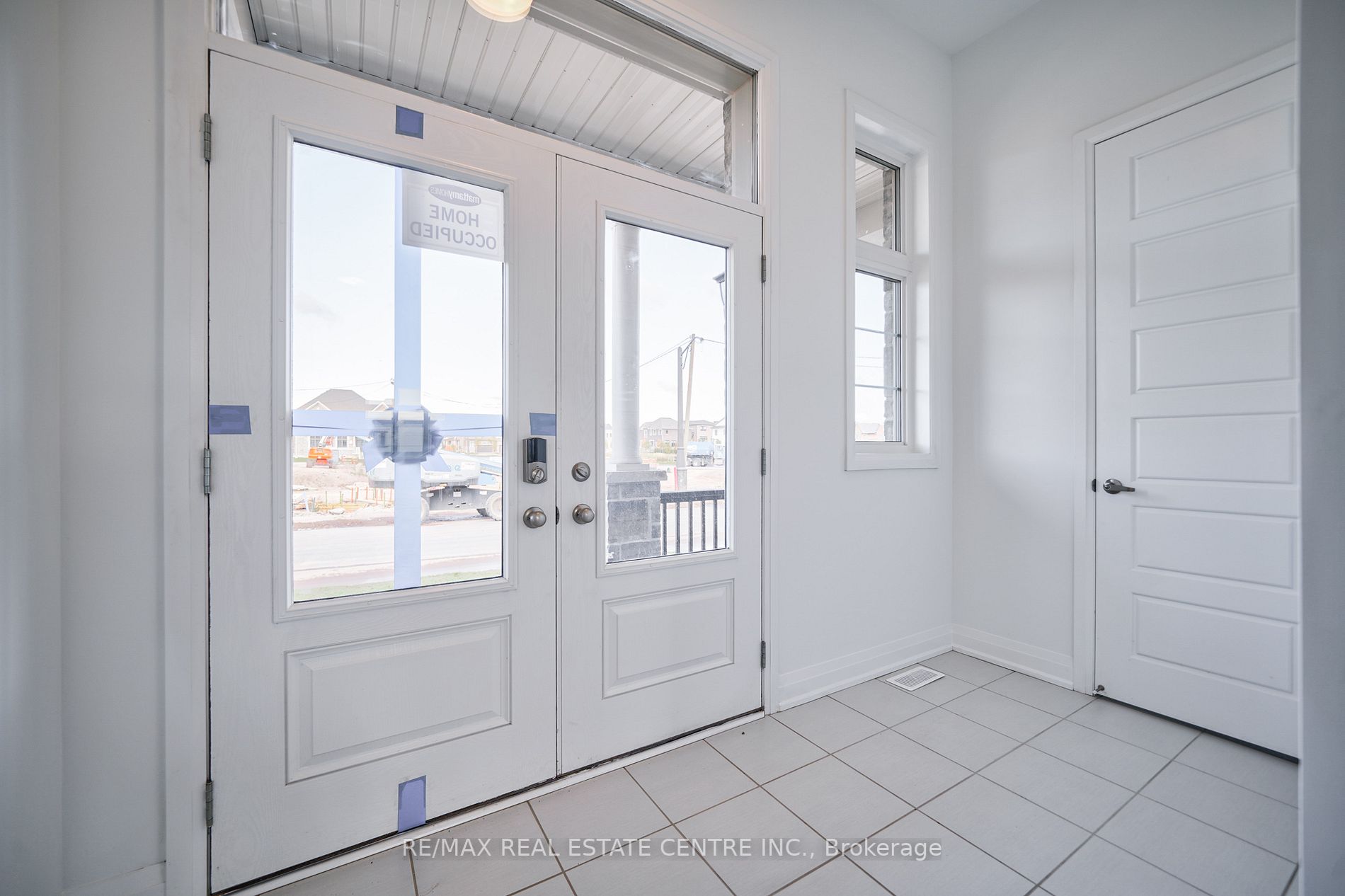 1292 Aymond Cres