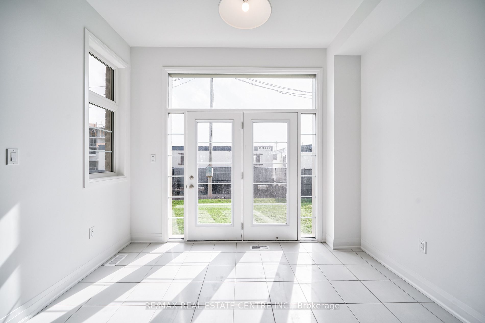 1292 Aymond Cres