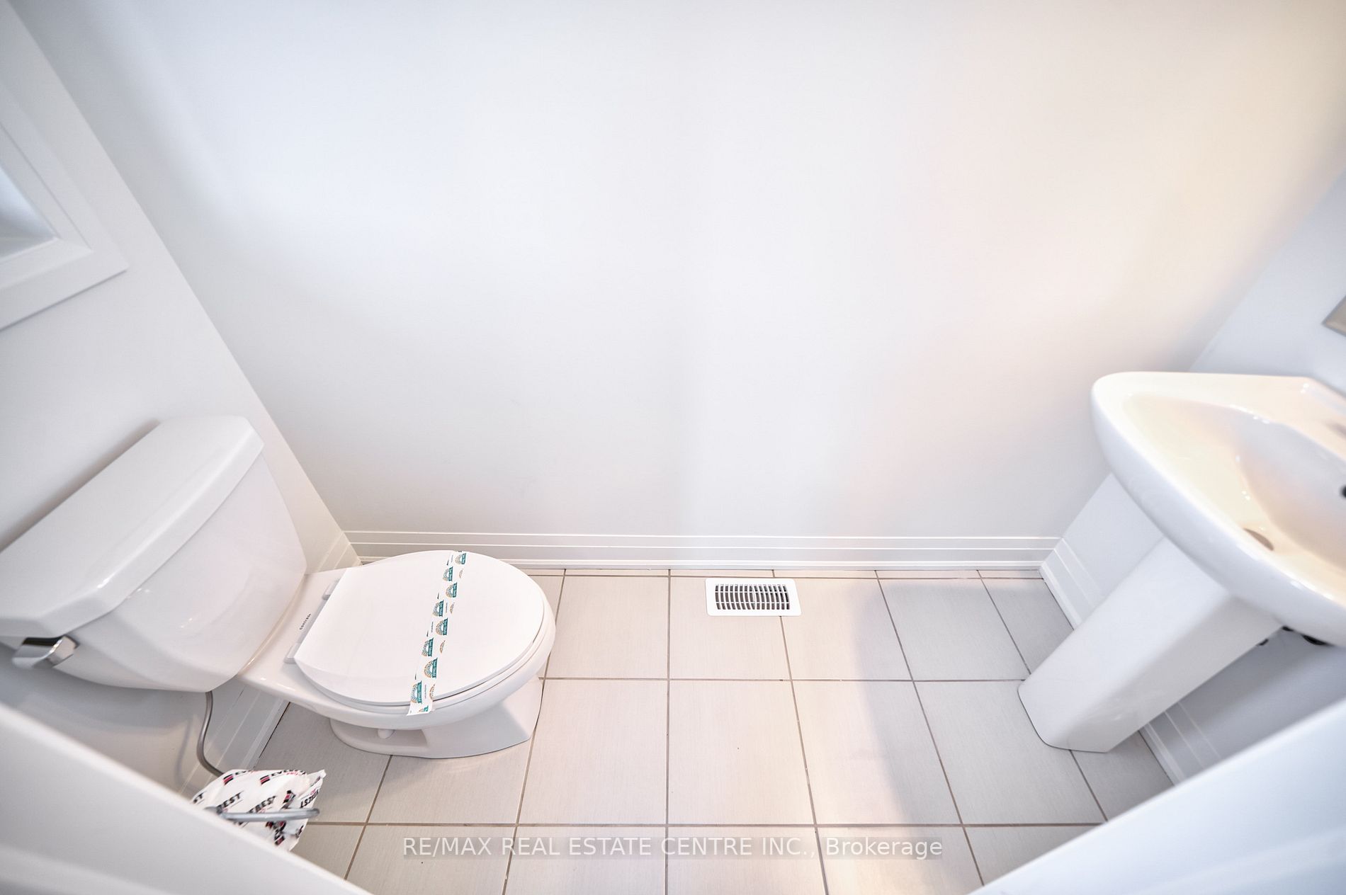 1292 Aymond Cres