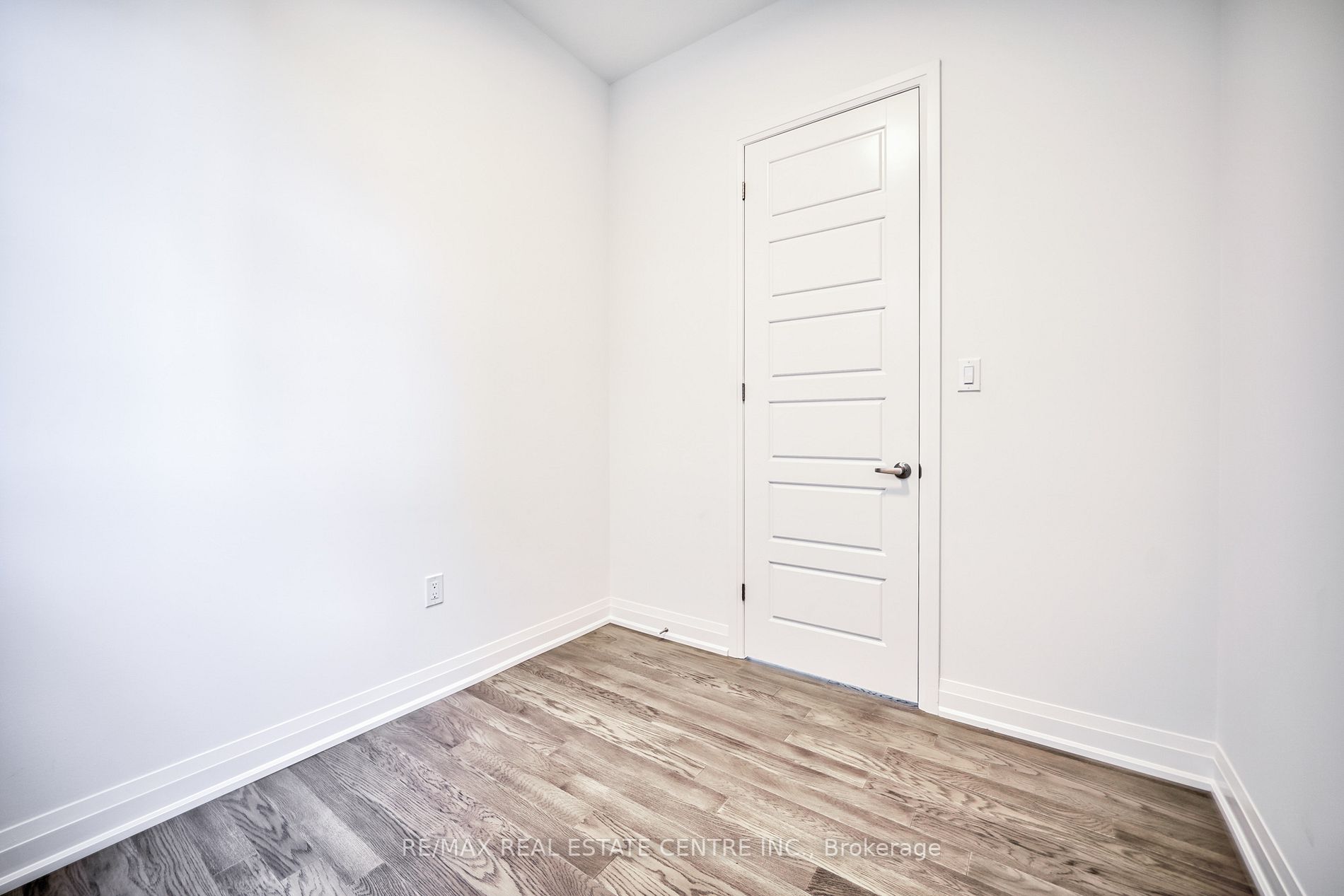 1292 Aymond Cres