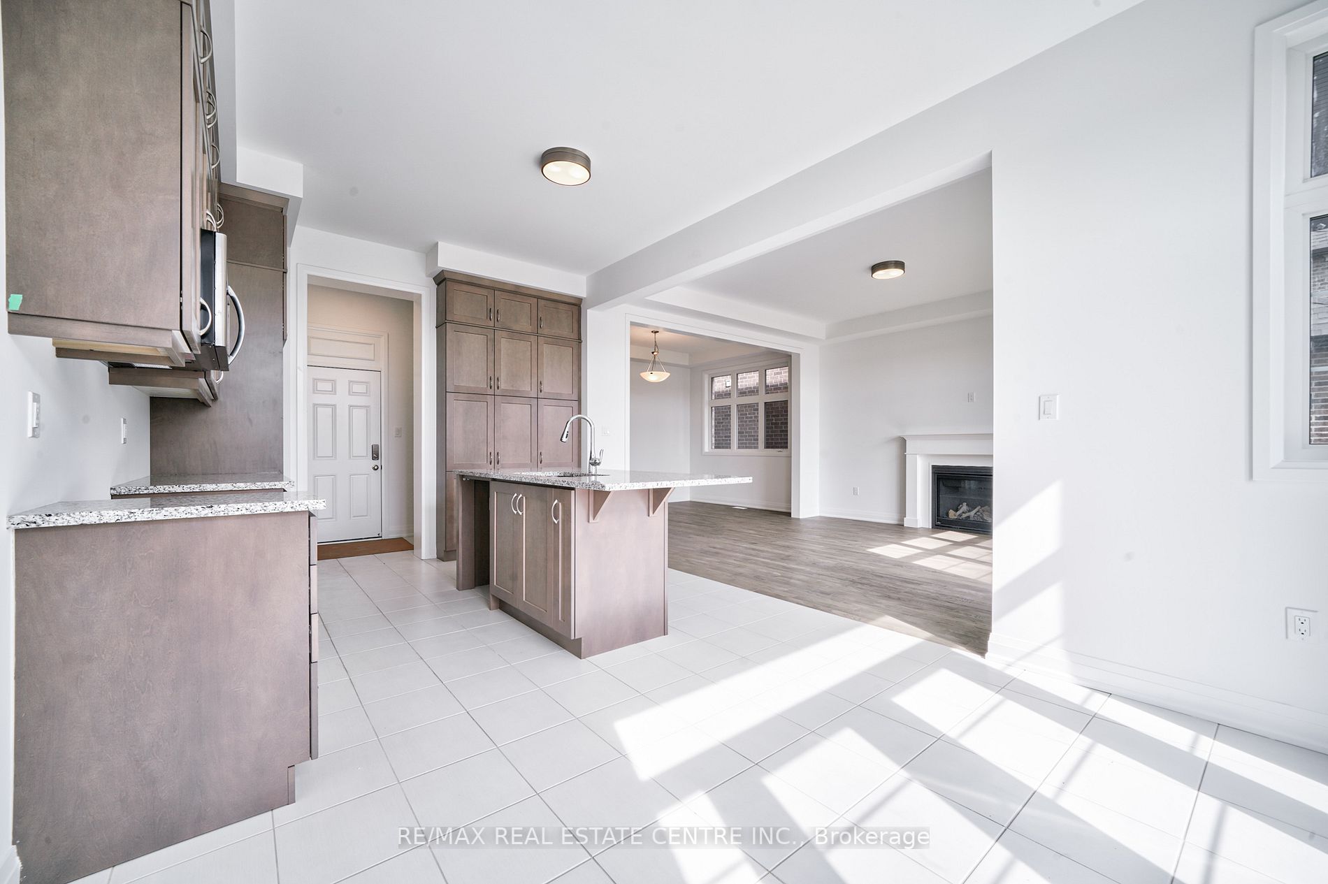 1292 Aymond Cres