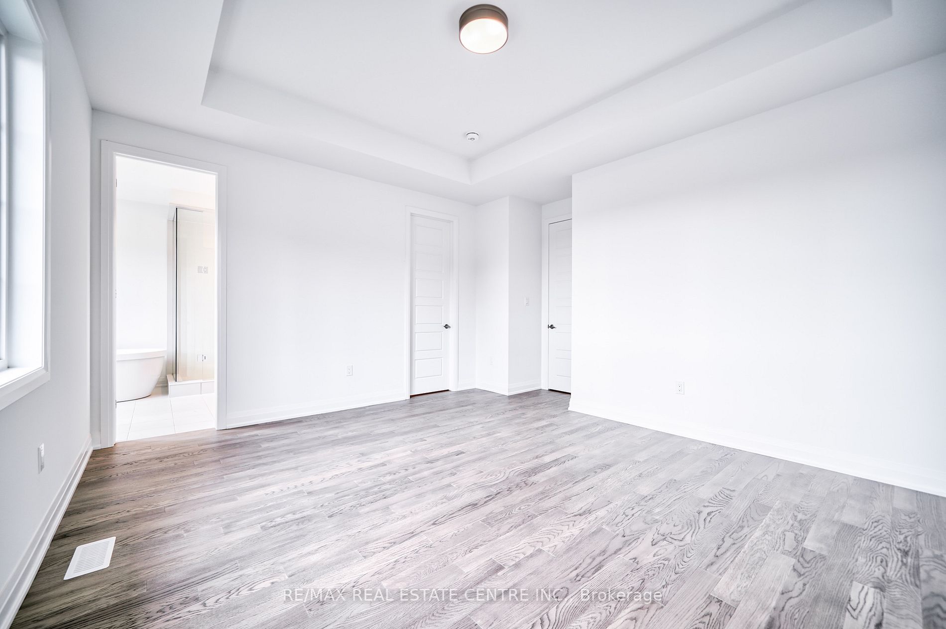 1292 Aymond Cres