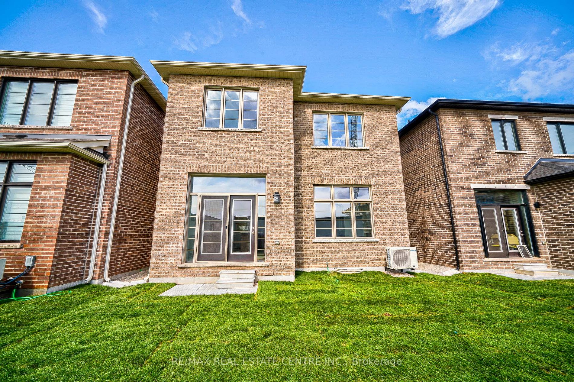 1292 Aymond Cres