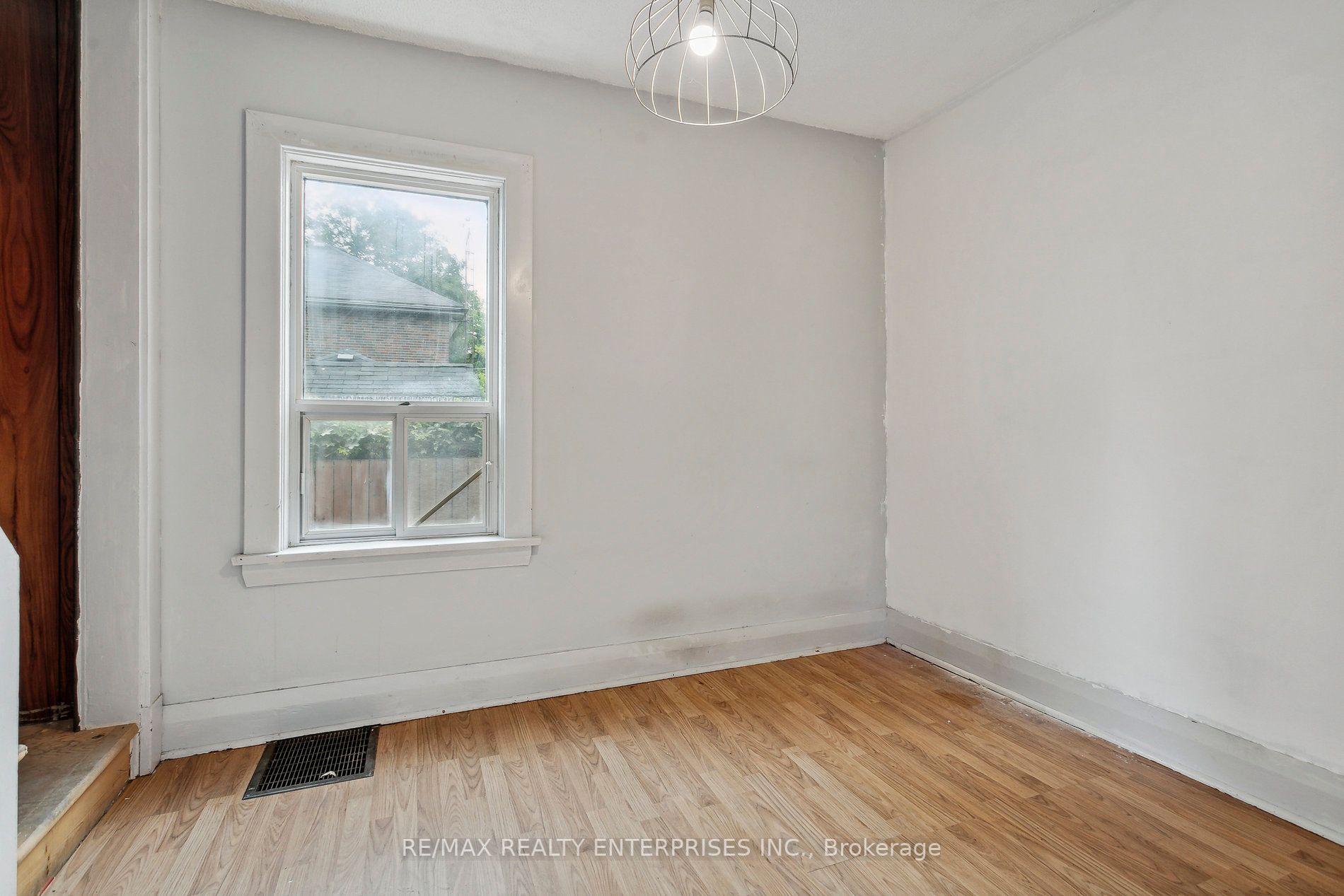 5 Lowes Ave