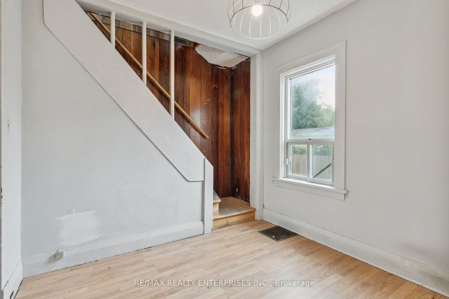 5 Lowes Ave
