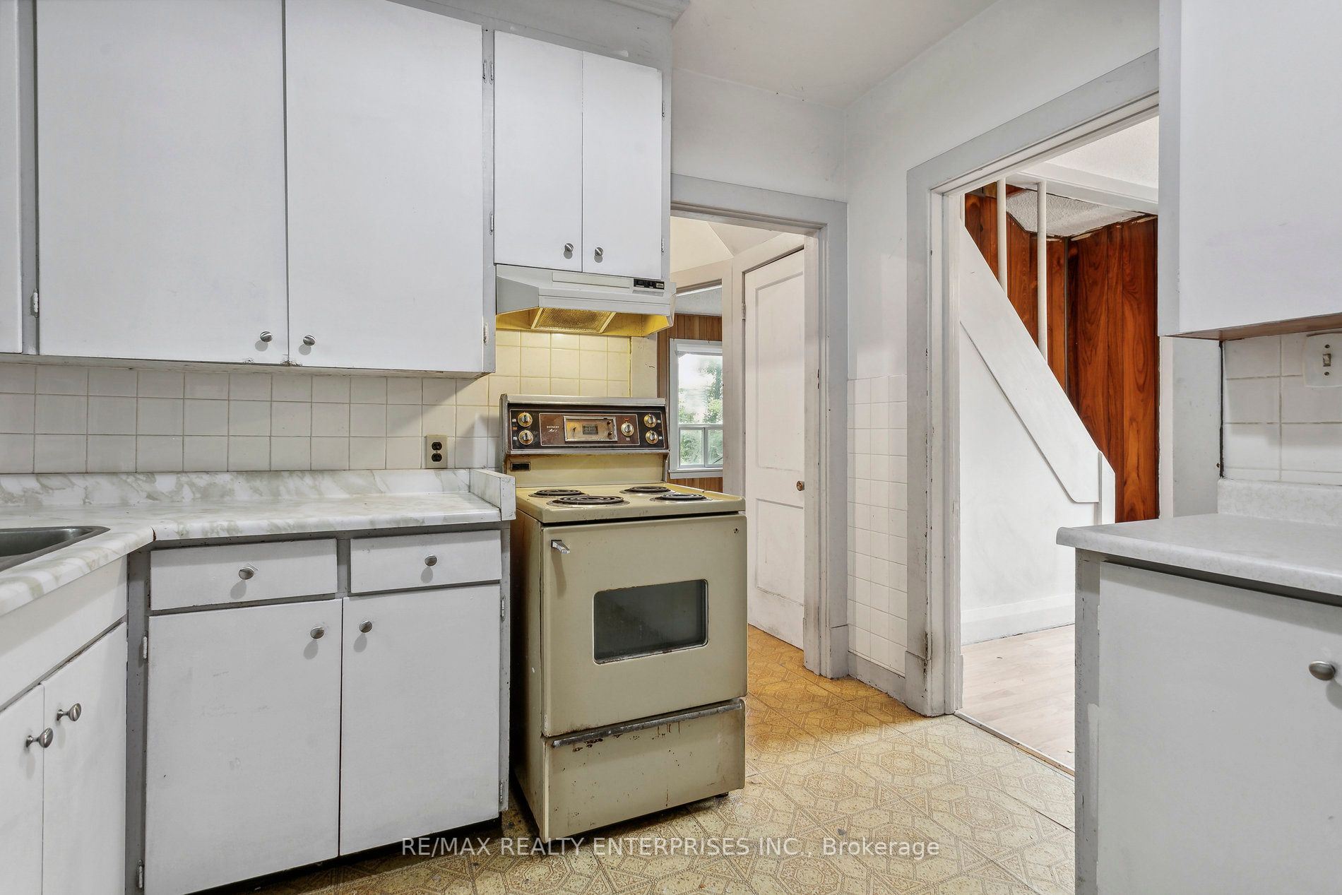 5 Lowes Ave