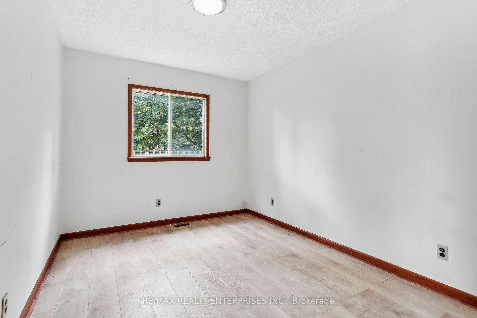 5 Lowes Ave
