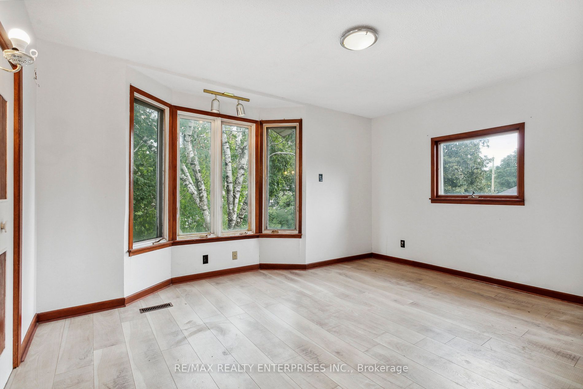 5 Lowes Ave