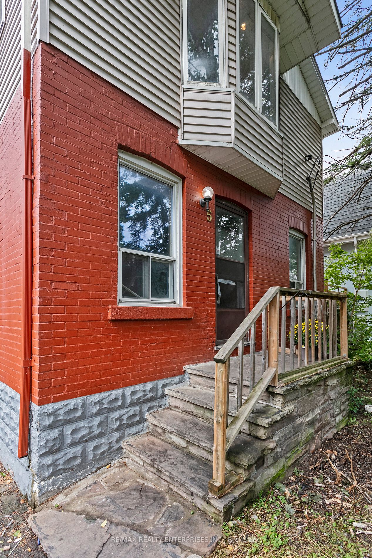 5 Lowes Ave